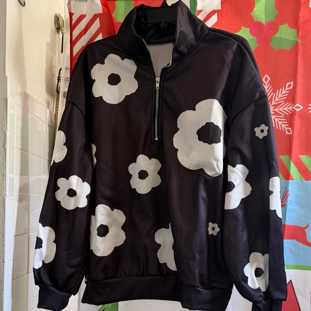 SHEIN Black and White Floral Sweatshirt